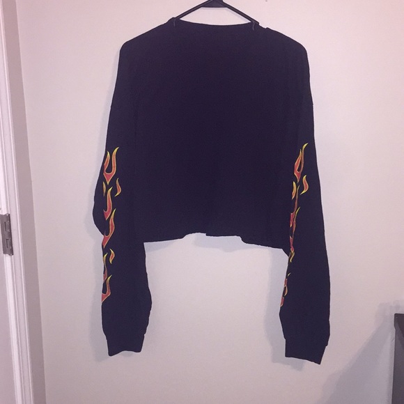 Tops - Black Croptop